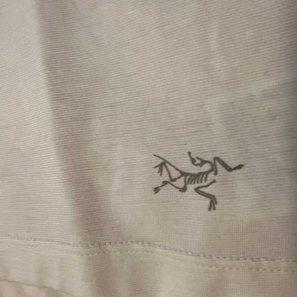 Women’s Arcteryx cream top - Picture 2 of 4